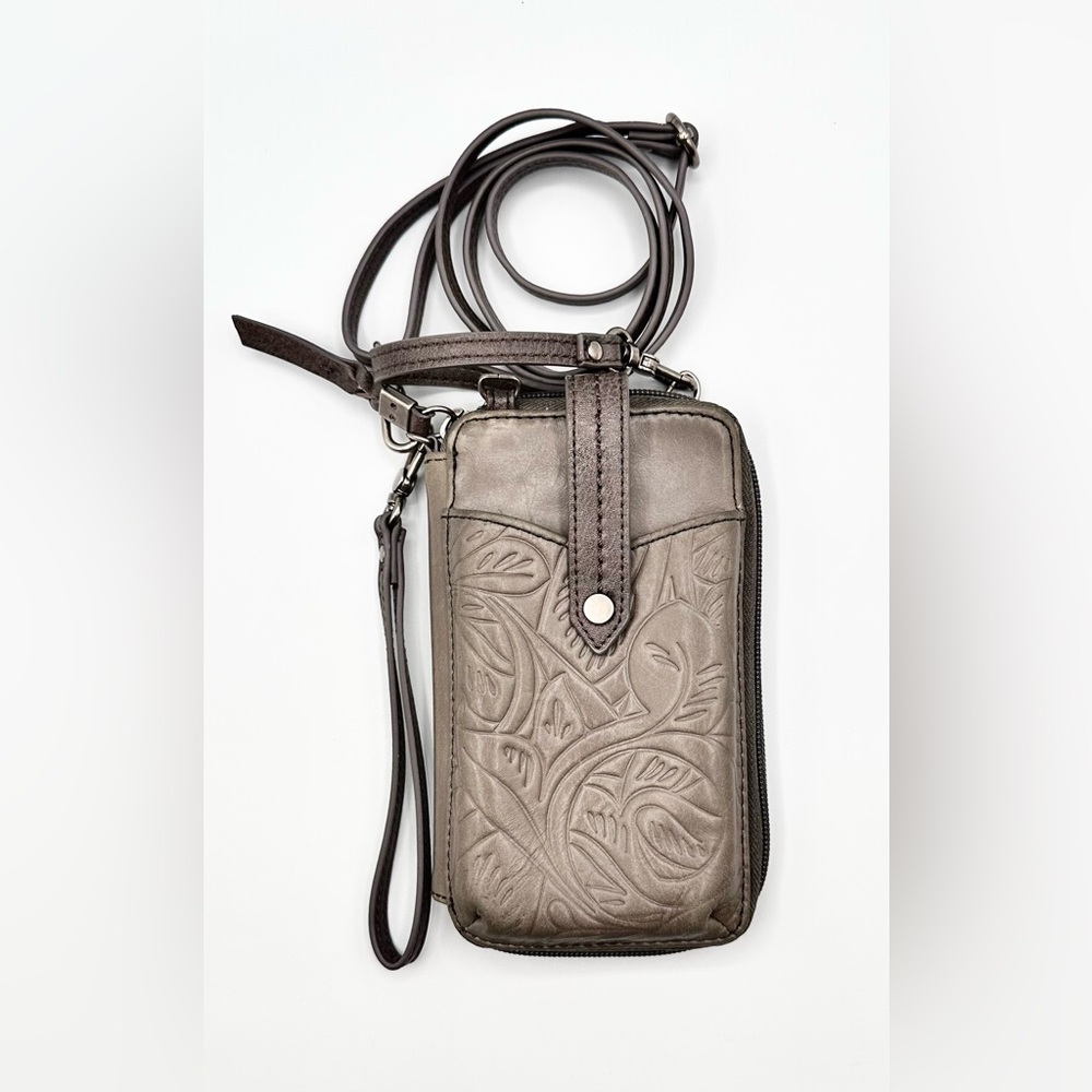 The Sak Silverlake Smartphone Crossbody Leather Embossed Purse 4x7x1.5”